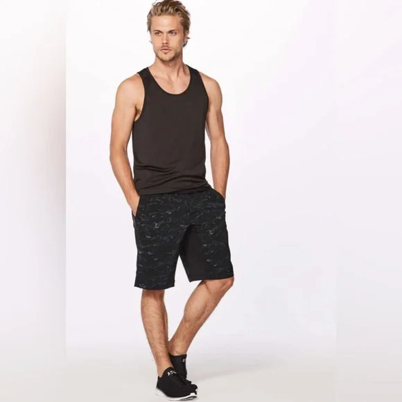 48. Lululemon T.H.E. Short Linerless 11"
The Elements Cyberspace Black MED - Picture 2 of 9